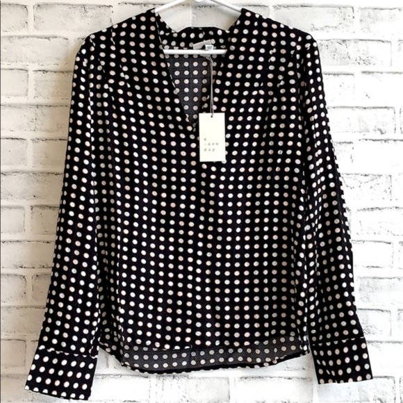 a new day Black Polkadot Popover Blouse 🌻 - Picture 3 of 6